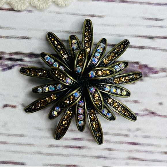 Starburst rhinestone brooch - Picture 2 of 7
